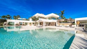 Villa for sale in La Cerquilla, Nueva Andalucia