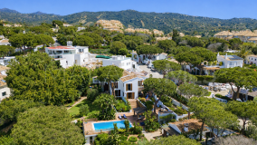 Villa en venta en Elviria, Marbella Este