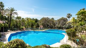 Apartamento en venta en Nueva Andalucia, Marbella