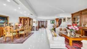 Villa for sale in Cabopino, Marbella Est