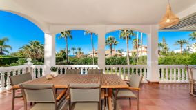 Villa en venta en Las Chapas, Marbella Este