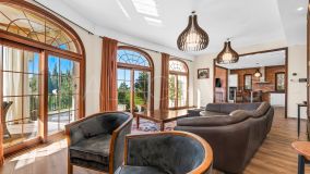 Villa for sale in El Rosario, Marbella Est