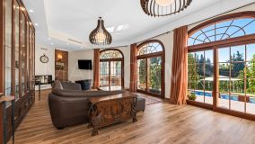 Villa for sale in El Rosario, Marbella Est