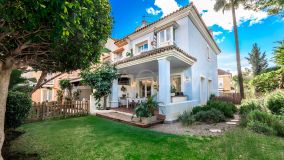 Adosado en venta en Nueva Andalucia, Marbella