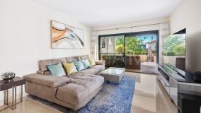 Apartamento Planta Baja en venta en Los Arqueros, Benahavis