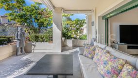 Apartamento Planta Baja en venta en Los Arqueros, Benahavis