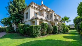 Apartamento Planta Baja en venta en Los Arqueros, Benahavis