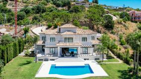 Villa de estilo mediterráneo con vistas panorámicas al mar y al paisaje en venta en Monte Mayor, Benahavís