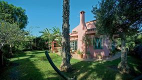 Villa for sale in Guadalobon, Estepona Ouest