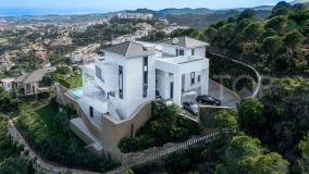 Villa de nueva construcción con vistas cinematográficas a la costa en venta en La Reserva de Alcuzcuz, Benahavis