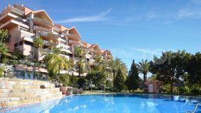 Se vende atico duplex con 3 dormitorios en Magna Marbella