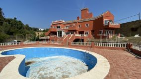 For sale 5 bedrooms villa in Selwo