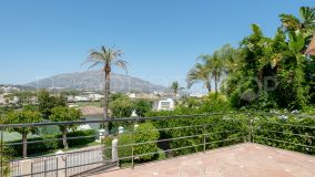 Villa for sale in Nueva Andalucia