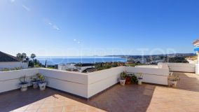 Gran villa en venta con vistas panorámicas al mar en Seghers, Estepona.