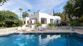 Villa for sale in El Paraiso, Estepona East
