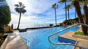 Front-line beach 2 bedroom apartment for sale in El Coral, Estepona beachfront