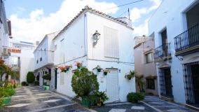 Townhouse for sale to reform in the old town of Estepona, divided into separate dewellings