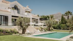 Villa for sale in La Cerquilla, Nueva Andalucia