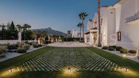 Villa for sale in La Cerquilla, Nueva Andalucia