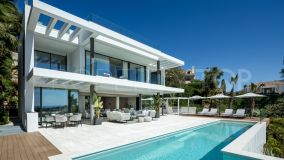 Villa de lujo con piscina infinita y vistas al mar perfectas para la venta en La Quinta, Benahavís