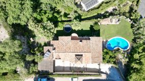 Villa for sale in Altos del Paraiso, Benahavis