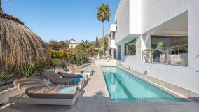 Villa a la venta con 4 dormitorios en Marbella Montaña