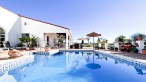 Villa for sale in El Velerin, Estepona Est