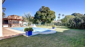Villa en venta en El Saladillo, Estepona Este