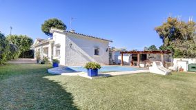 Well located beachside villa for reform for sale in El Saladillo, Estepona New Golden Mile