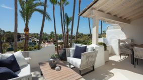 Upgraded duplex penthouse with luxe amenities in Marina de Puente Romano, Marbella Golden Mile
