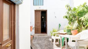 Adosado con 4 dormitorios en venta en Estepona Casco Antiguo