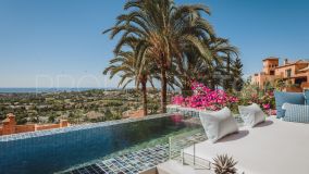 Ático dúplex con vistas directas al mar y al golf en venta en Los Belvederes, Nueva Andalucía, Marbella