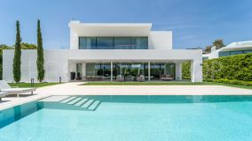 Elegant New-Build Villa with Rooftop Pool and Sea Views for Sale on Marbella´s Golden Mile