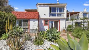 Villa for sale in Bahia Dorada, Estepona West