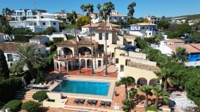 Villa for sale in Buenas Noches, Estepona Ouest
