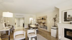 Markplanslägenhet for sale in Las Alamandas, Nueva Andalucia