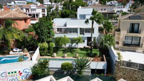 Villa for sale in Seghers, Estepona