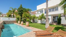 Villa for sale in Seghers, Estepona
