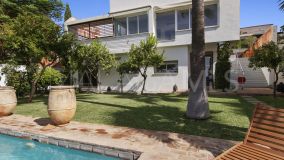 Villa for sale in Seghers, Estepona