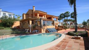 Large villa for sale of classic design in Seghers, close to the port and Estepona´s main beach