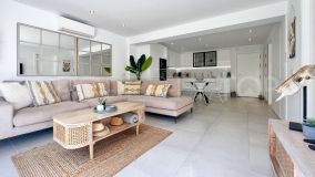 For sale ground floor apartment in Nueva Andalucia with 2 bedrooms