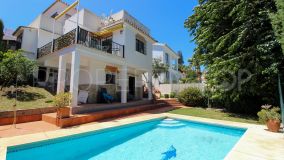 Oportunidad de renovación: Villa de 4 dormitorios en Nueva Andalucía, Marbella