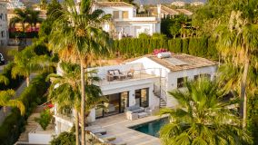Villa de 5 dormitorios en venta en Nueva Andalucia