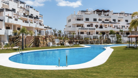 Zweistöckiges Penthouse zu verkaufen in La Resina Golf, Estepona Ost