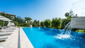 11 bedrooms villa for sale in Nueva Andalucia