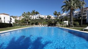 Apartamento Planta Baja en venta en Los Arqueros, Benahavis