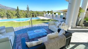 Villa for sale in Aloha, Nueva Andalucia