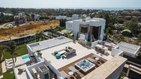 Villa en venta en Lomas del Virrey, Marbella Golden Mile