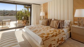 Villa for sale in Aloha, Nueva Andalucia