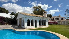Villa for sale in Benalmadena